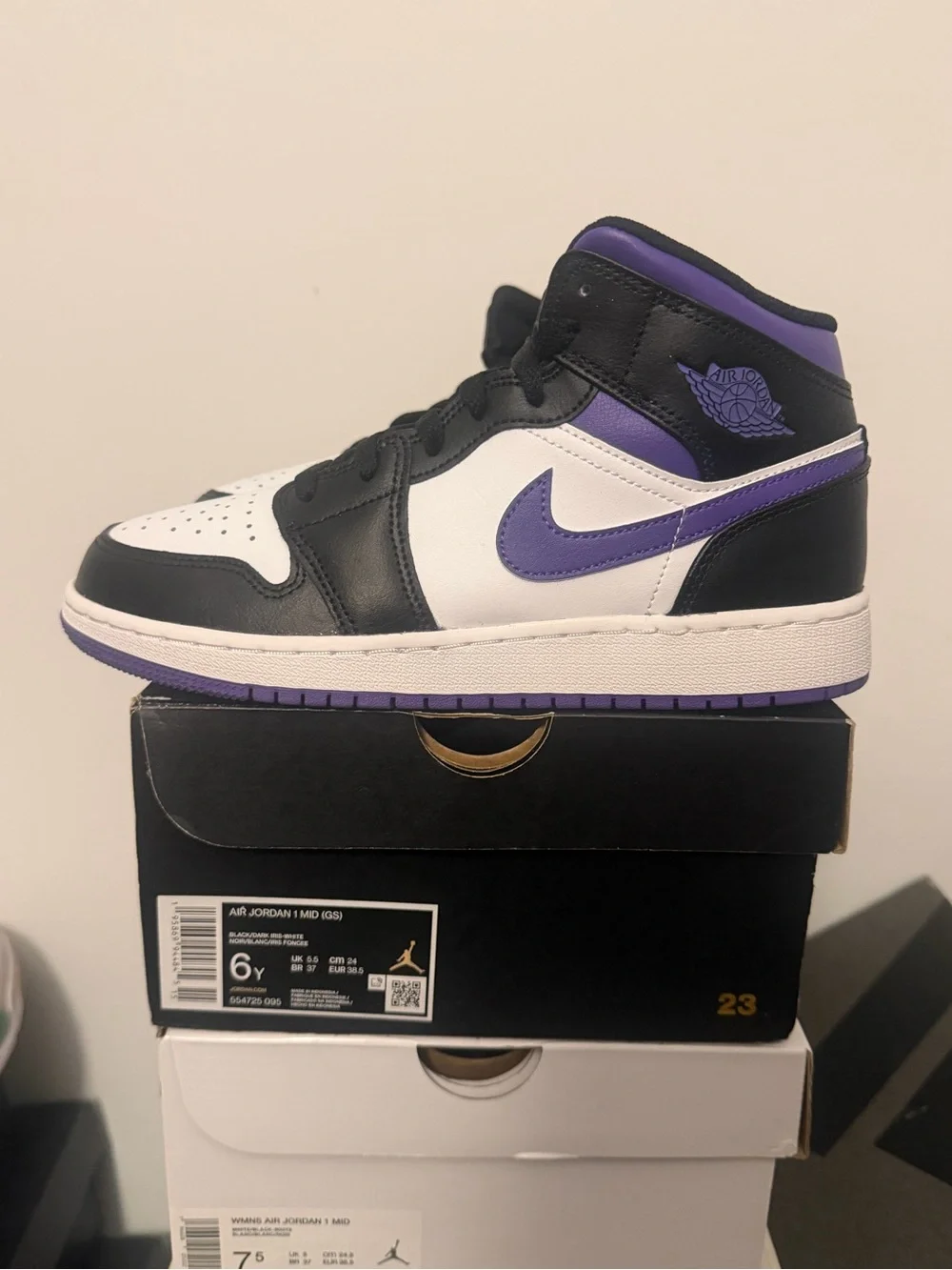 Nike Air Jordan 1 Mid White Black & Purple Size 6Y / 7.5 Women